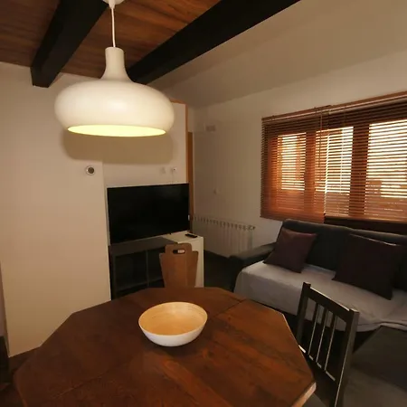Ochenta Y Seis. Apartmán